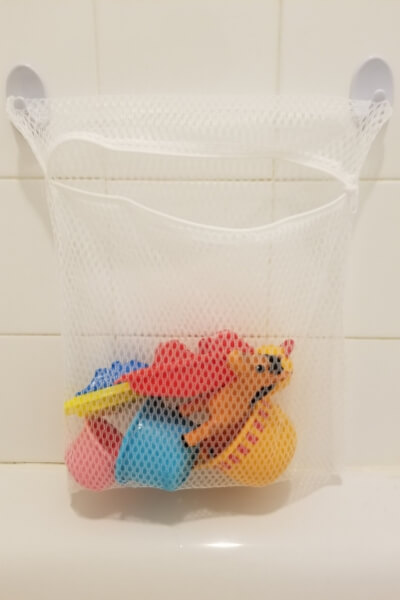 Small bathroom organization idea for kids bathtub toys.