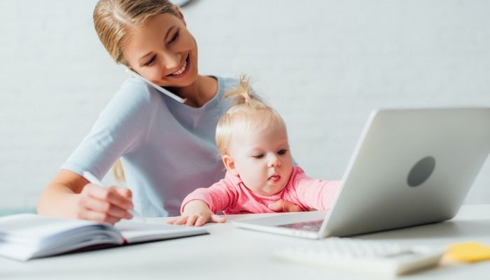 42 Flexible Side Hustles For Moms (That You Can Do In Your Free Time)