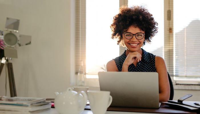 lady working on Fiverr at her desk